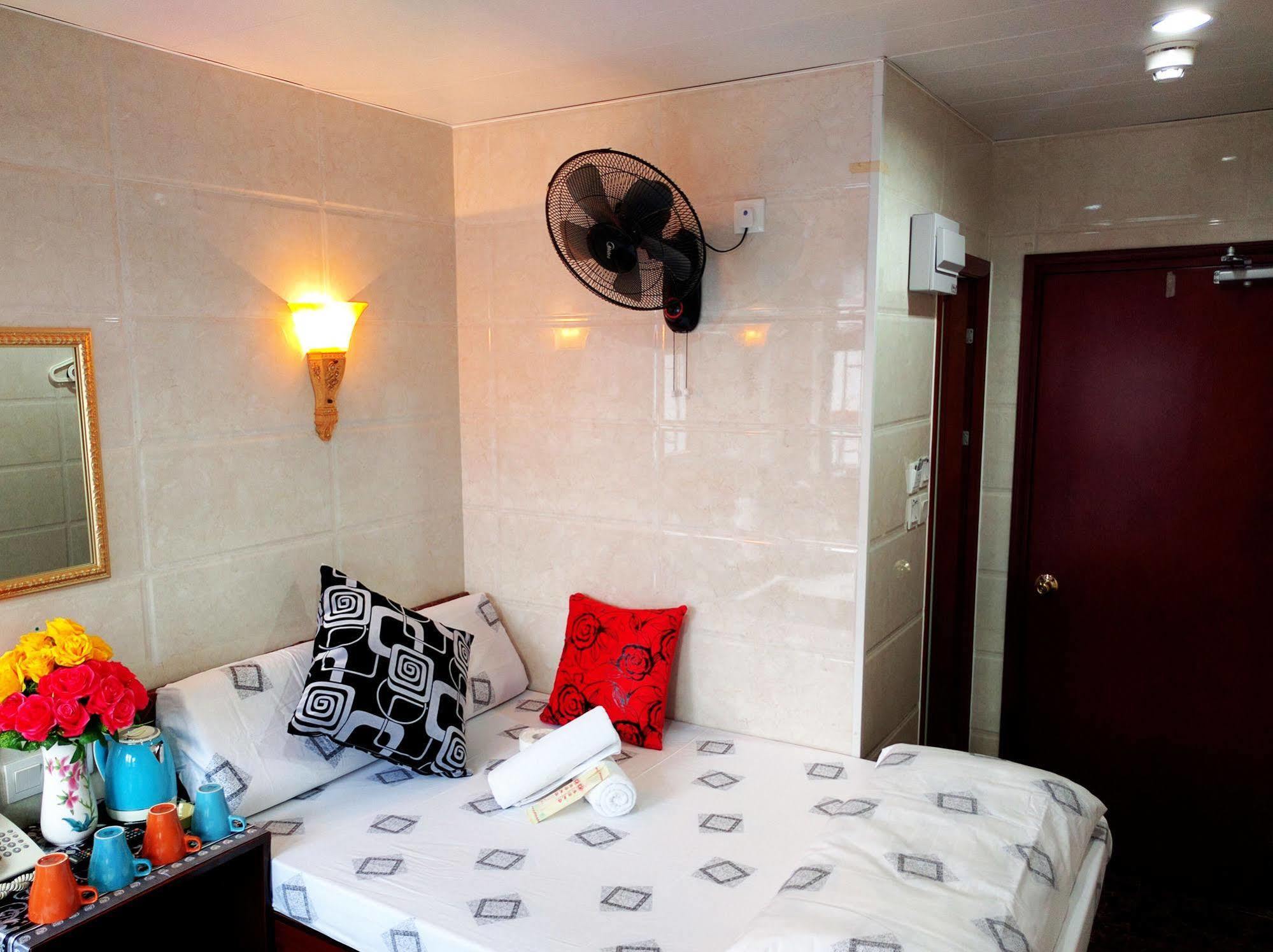 Budget Hostel Block D 10Th Floor Hong Kong Exterior photo